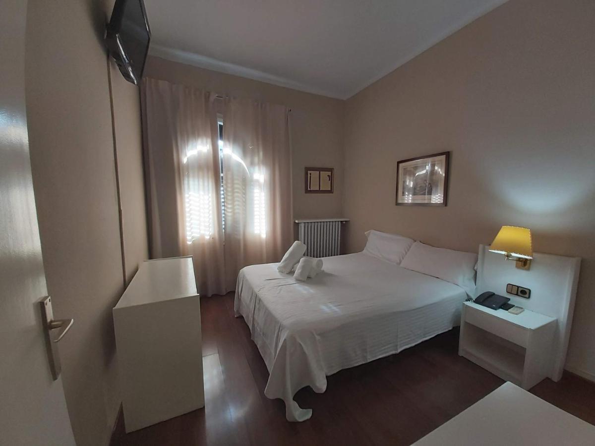 Hotel El Castell Сан-Бой-да-Любрагат Екстер'єр фото