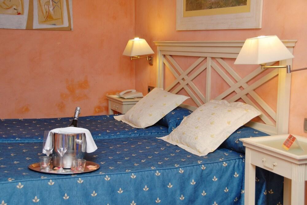 Hotel El Castell Сан-Бой-да-Любрагат Екстер'єр фото
