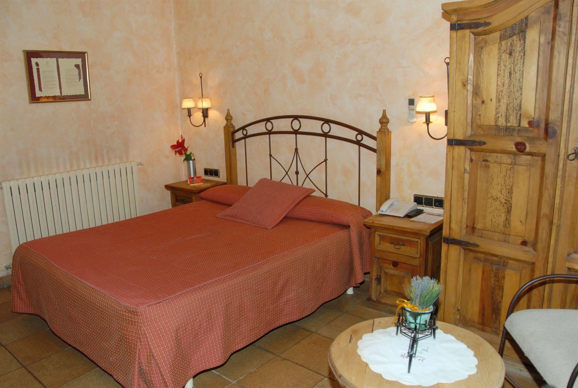 Hotel El Castell Сан-Бой-да-Любрагат Екстер'єр фото