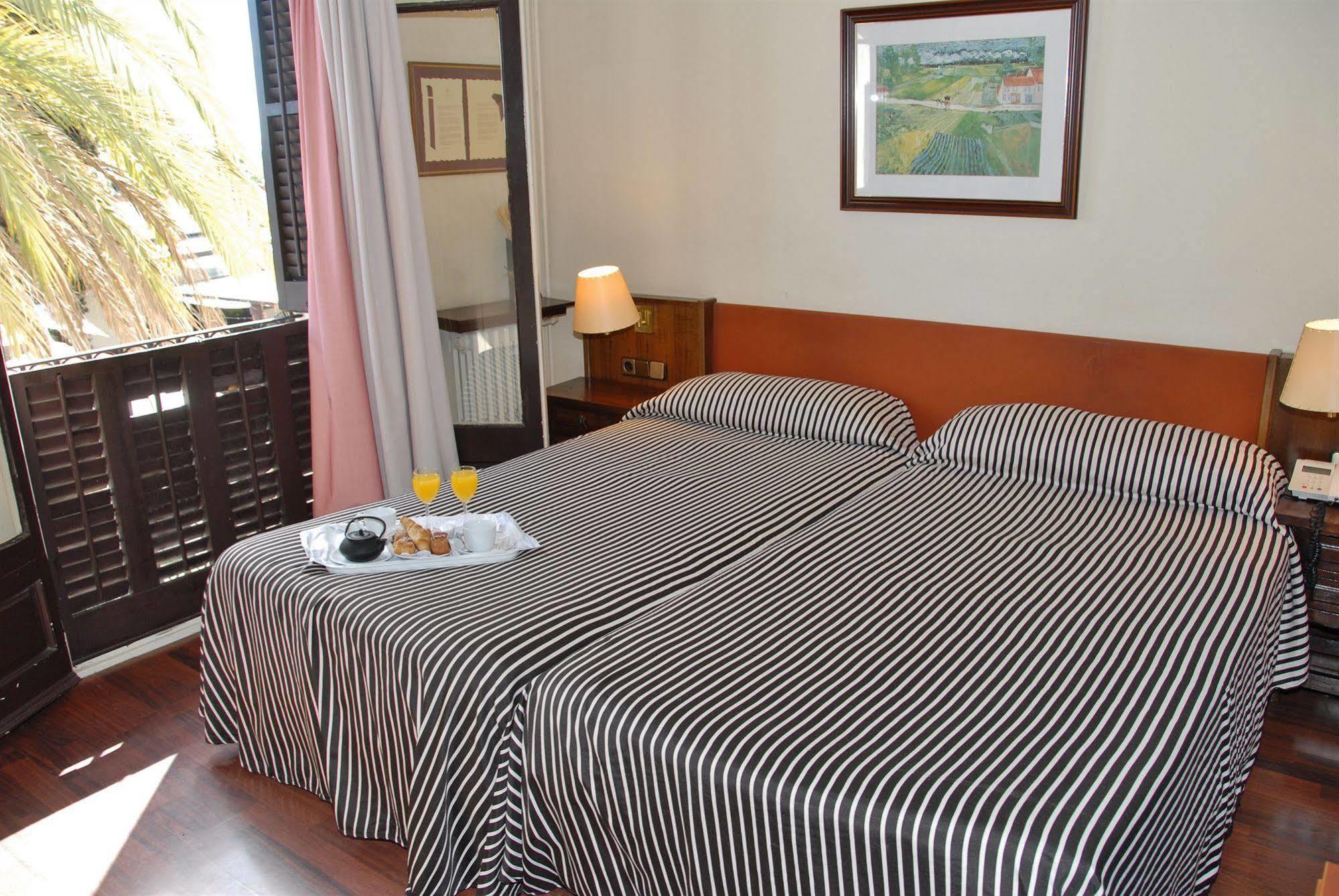 Hotel El Castell Сан-Бой-да-Любрагат Екстер'єр фото