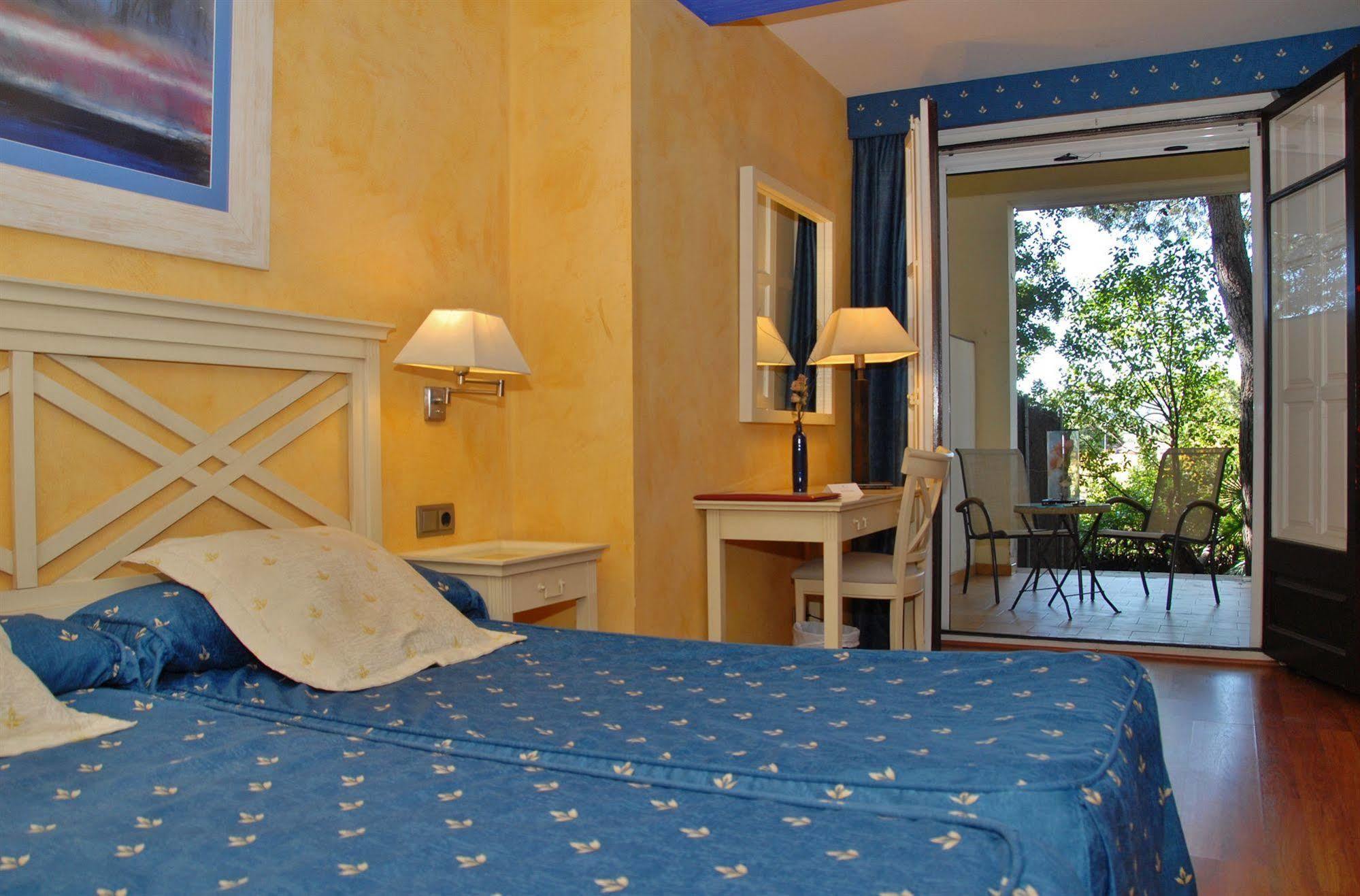 Hotel El Castell Сан-Бой-да-Любрагат Екстер'єр фото